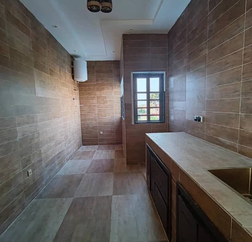 Appartement climatisé de 3 chambres à Fidjrossè Akogbato 13
