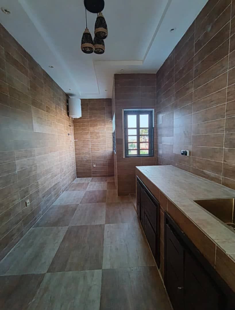 Appartement climatisé de 3 chambres à Fidjrossè Akogbato 13