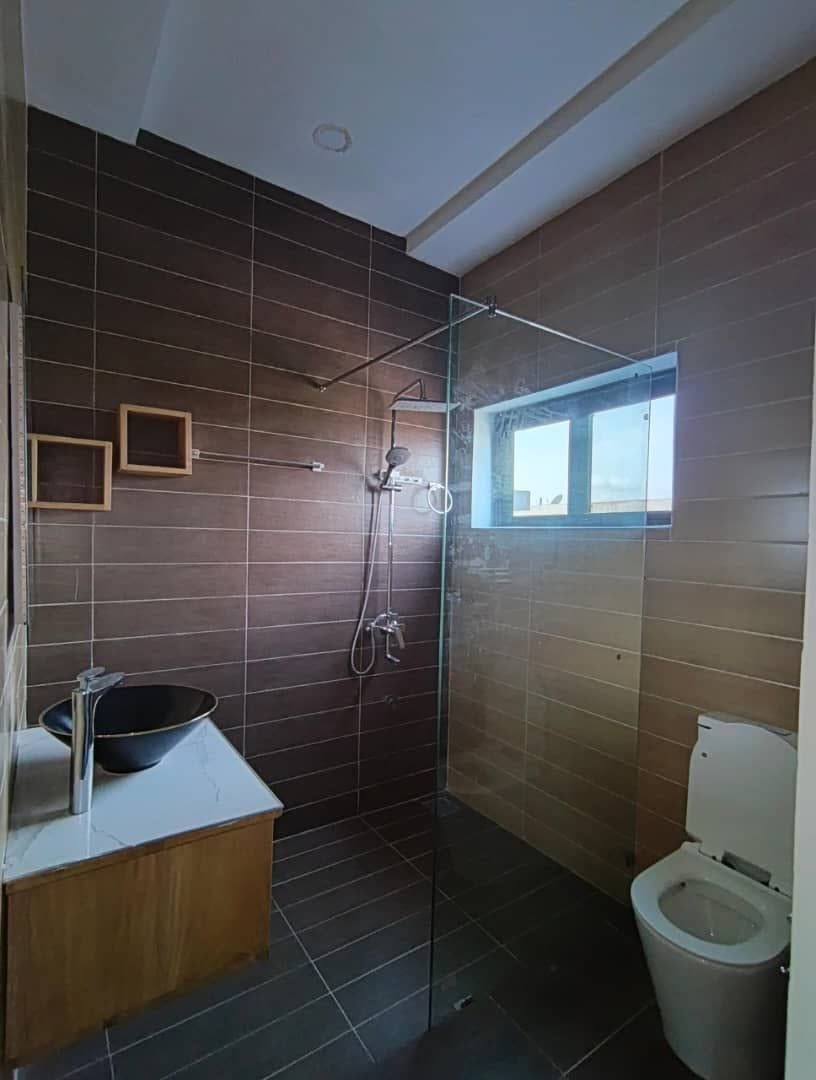 Appartement climatisé de 3 chambres à Fidjrossè Akogbato 14