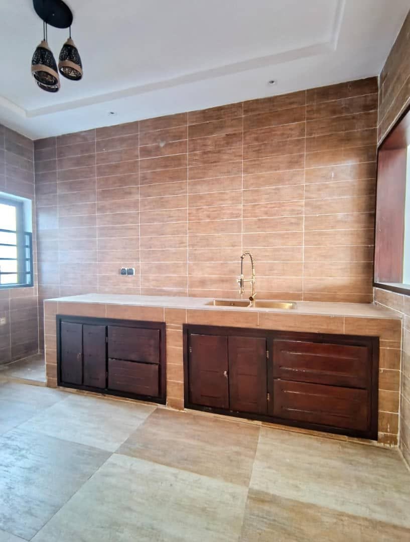 Appartement climatisé de 3 chambres à Fidjrossè Akogbato 9