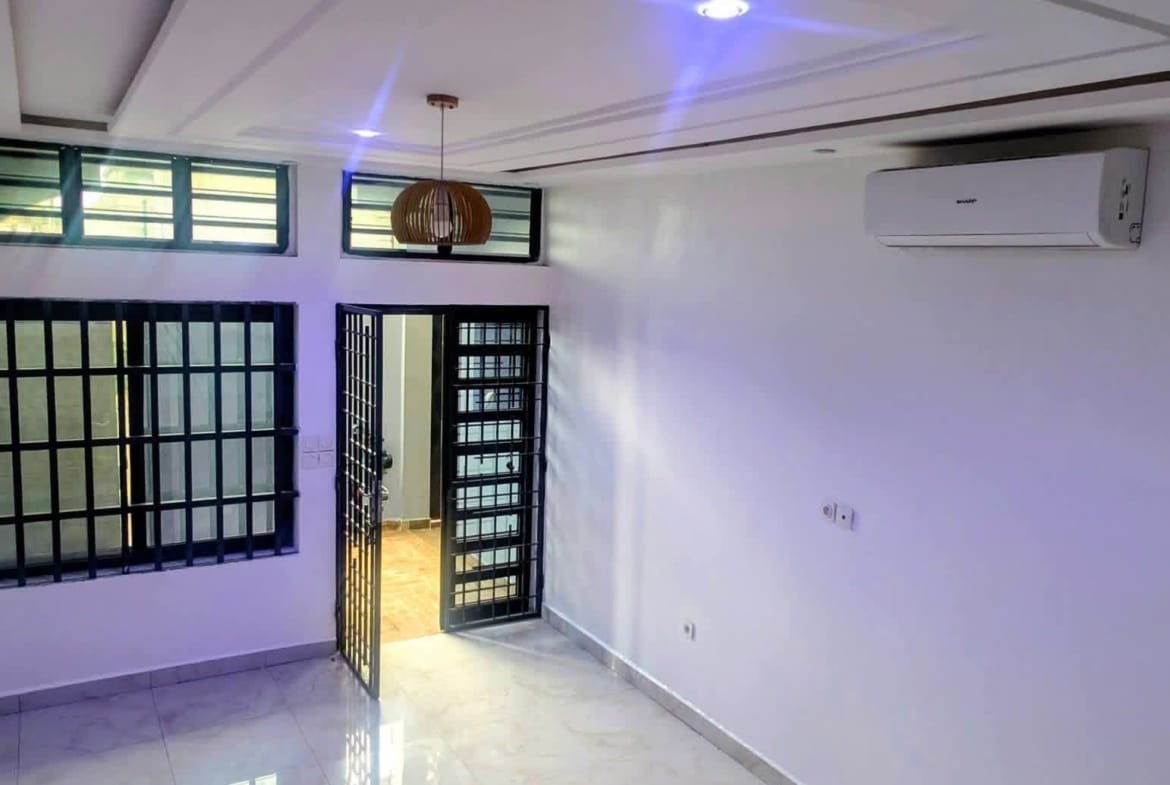 Appartement duplex de 2 chambres à Fidjrossè Calvaire 10