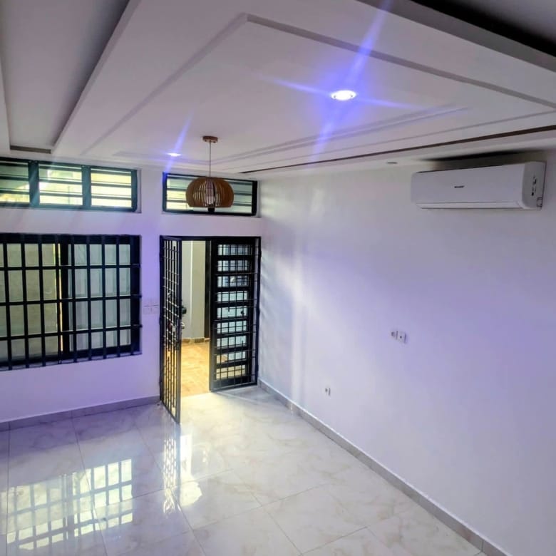 Appartement duplex de 2 chambres à Fidjrossè Calvaire 10