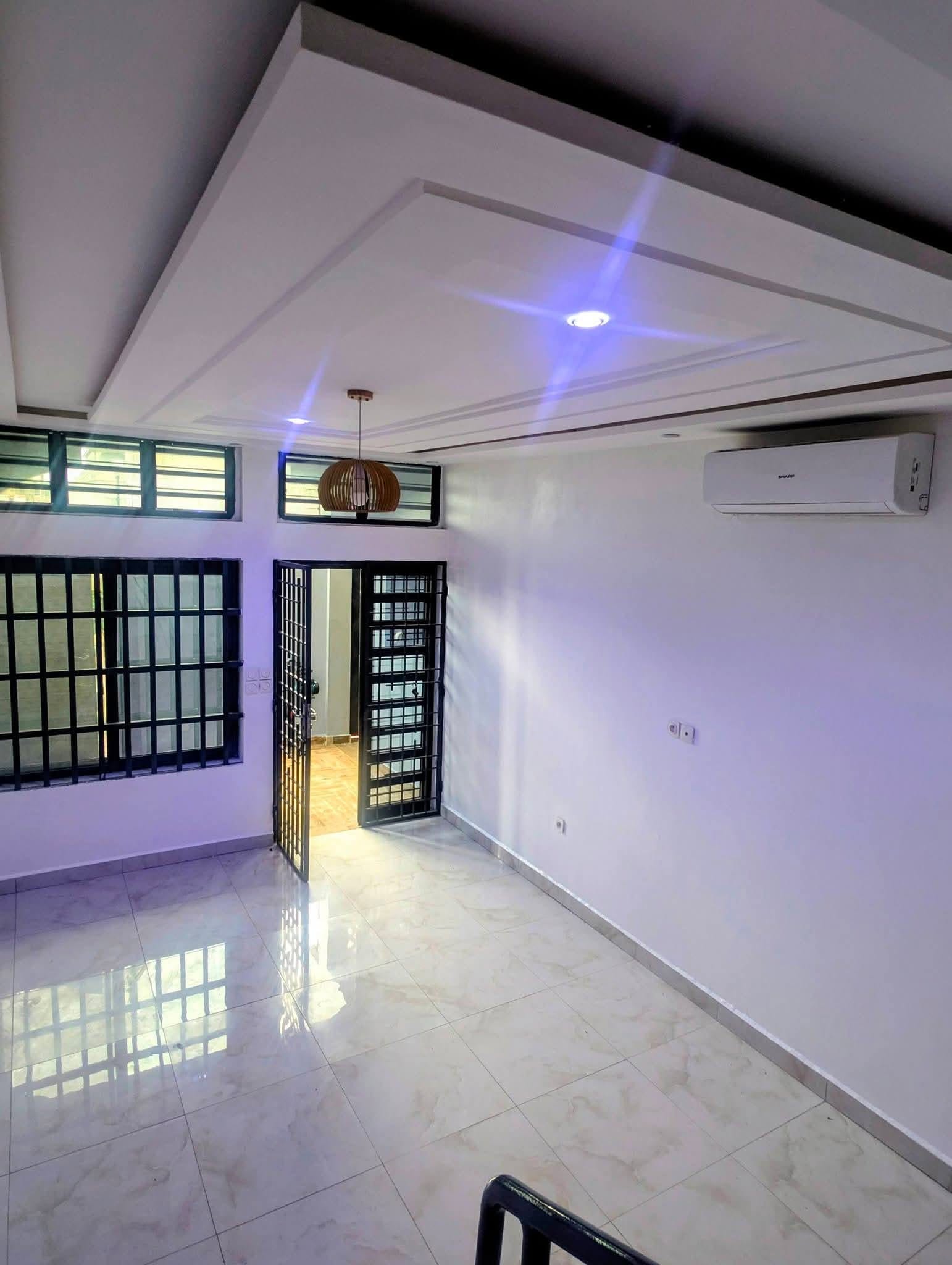 Appartement duplex de 2 chambres à Fidjrossè Calvaire 3