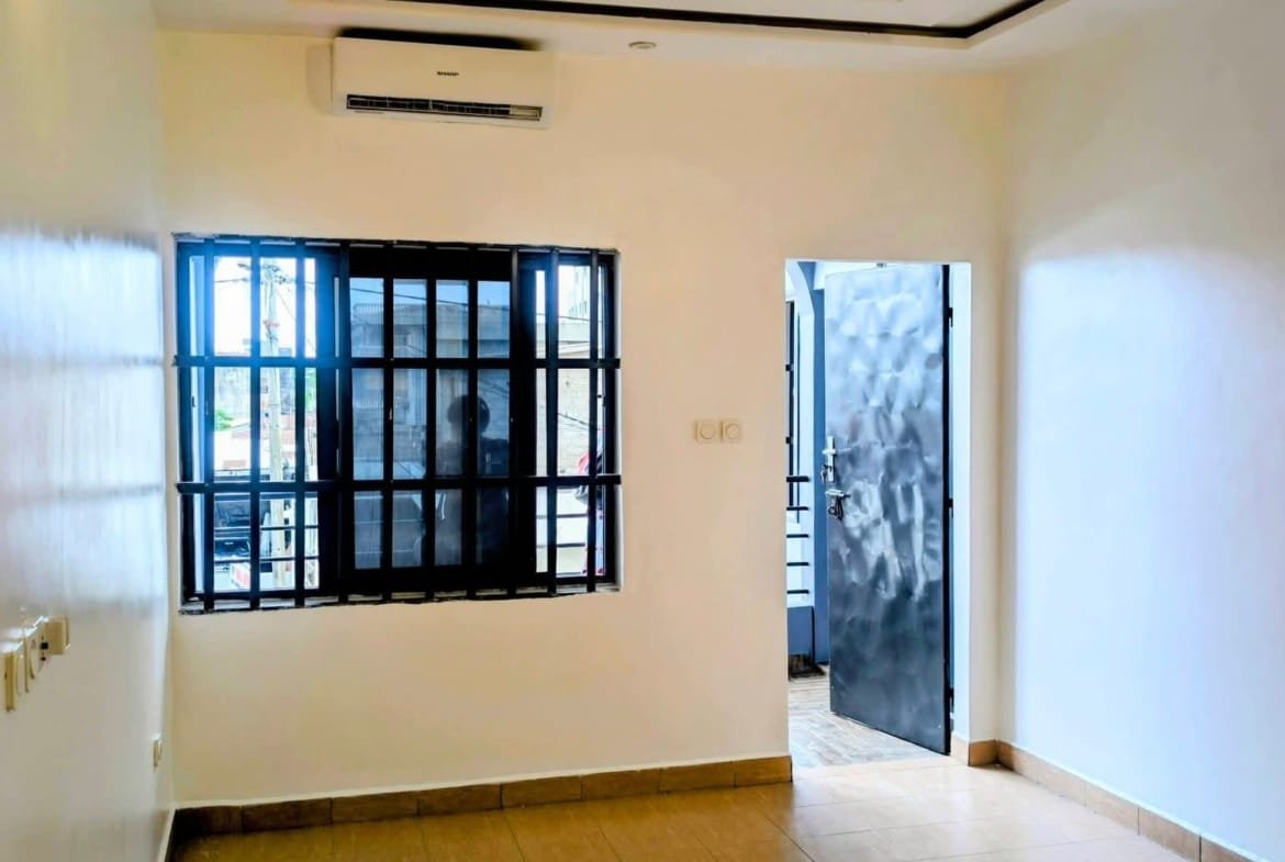 Appartement duplex de 2 chambres à Fidjrossè Calvaire 4