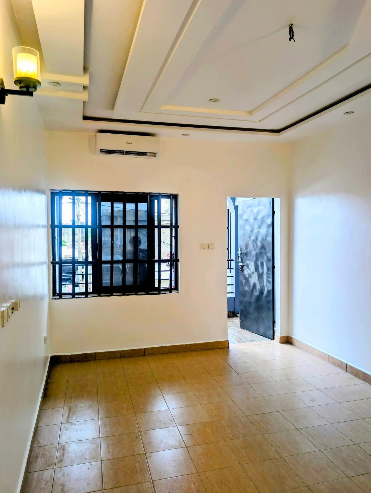 Appartement duplex de 2 chambres à Fidjrossè Calvaire 4