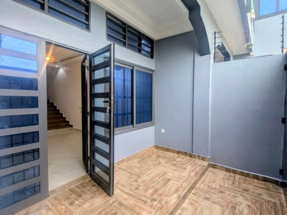 Appartement duplex de 2 chambres à Fidjrossè Calvaire