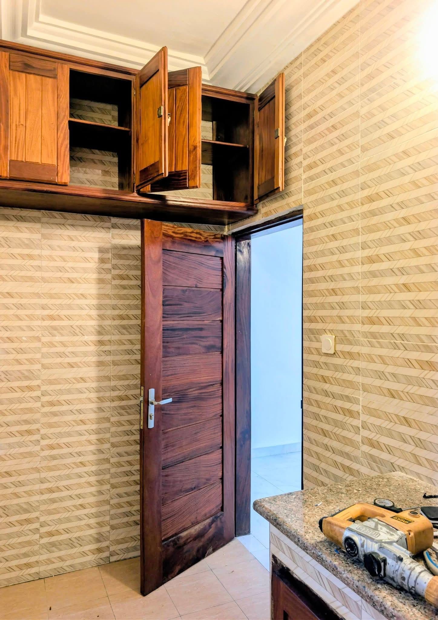 Appartement duplex de 2 chambres à Fidjrossè Calvaire 8