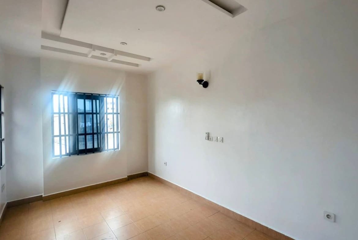 Appartement duplex de 2 chambres à Fidjrossè Calvaire 9