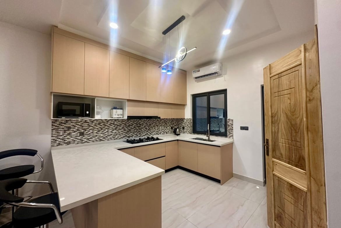 Appartement duplex meublé neuf à Fidjrossè Plage 5