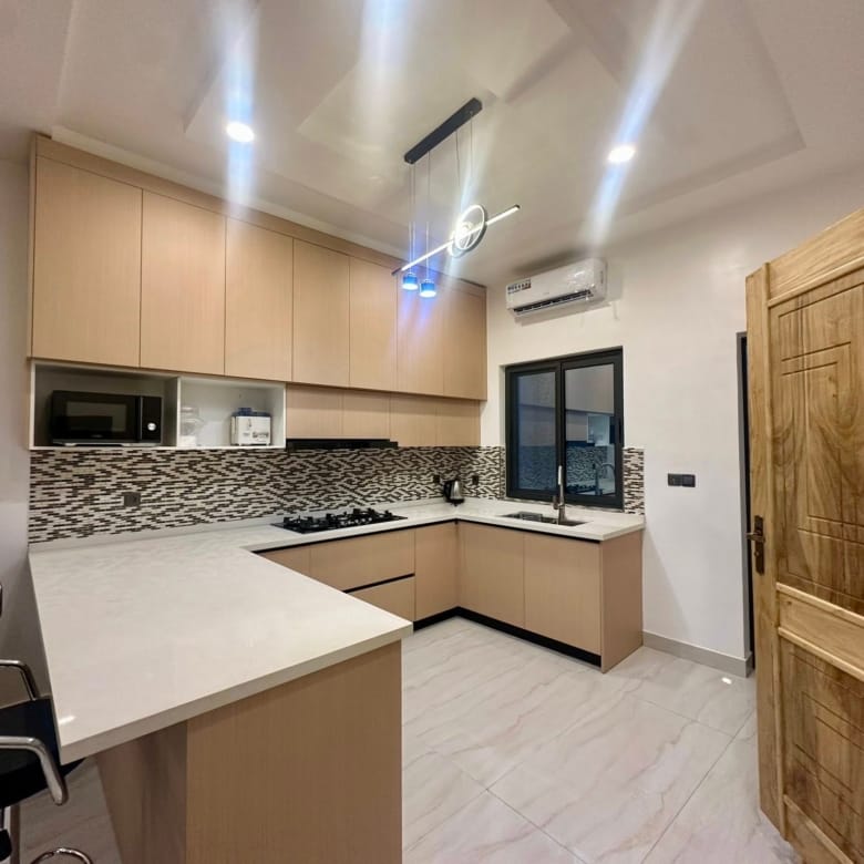 Appartement duplex meublé neuf à Fidjrossè Plage 5