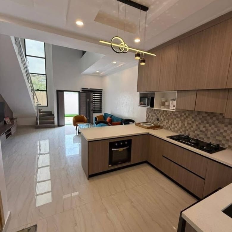 Appartement duplex meublé neuf à Fidjrossè Plage 7