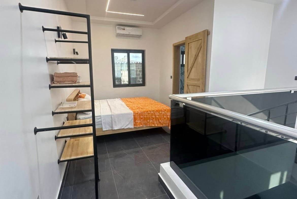 Appartement duplex meublé neuf à Fidjrossè Plage 9