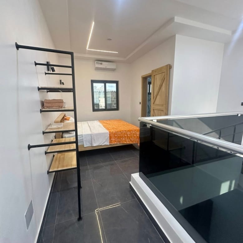 Appartement duplex meublé neuf à Fidjrossè Plage 9