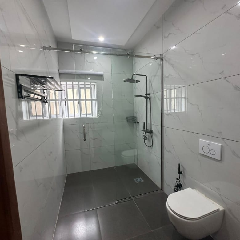 Appartement meublé avec entrée personnelle à Fidjrossè Plage 10