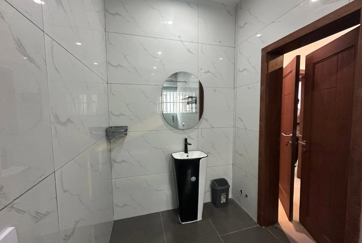 Appartement meublé avec entrée personnelle à Fidjrossè Plage 14