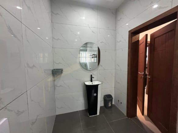 Appartement meublé avec entrée personnelle à Fidjrossè Plage 14