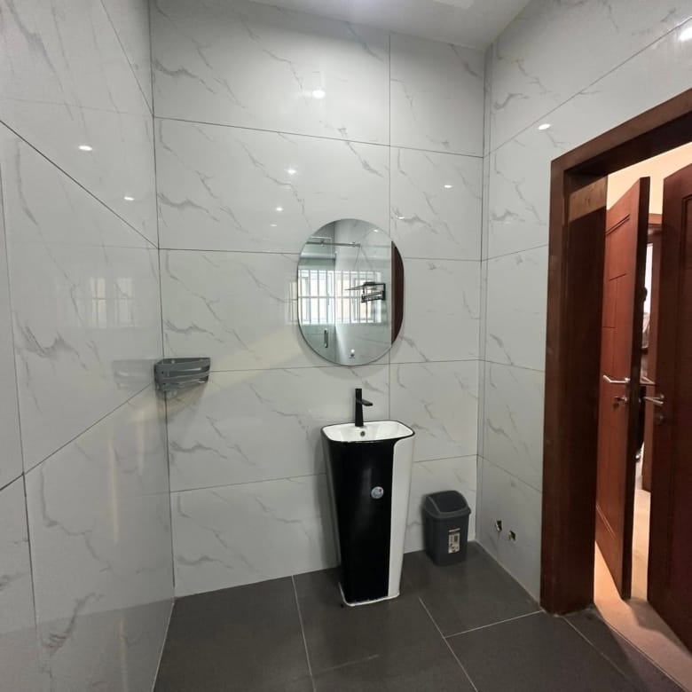Appartement meublé avec entrée personnelle à Fidjrossè Plage 14