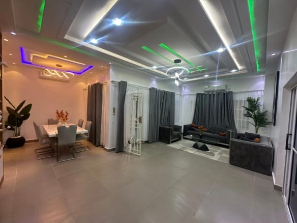 Appartement meublé avec entrée personnelle à Fidjrossè Plage 2