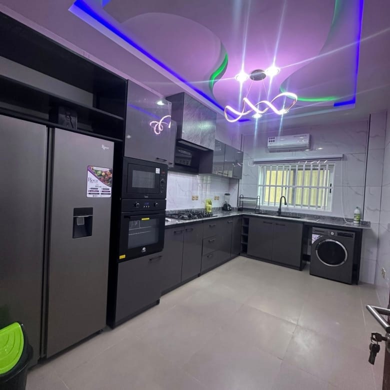 Appartement meublé avec entrée personnelle à Fidjrossè Plage 4