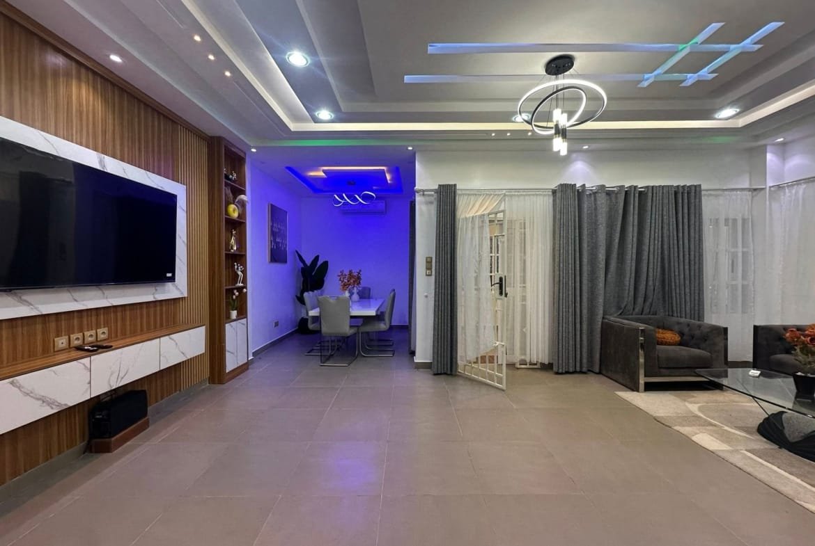 Appartement meublé avec entrée personnelle à Fidjrossè Plage 5