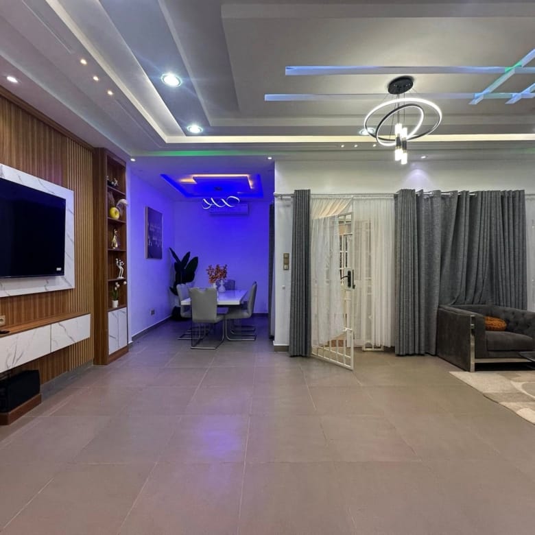 Appartement meublé avec entrée personnelle à Fidjrossè Plage 5