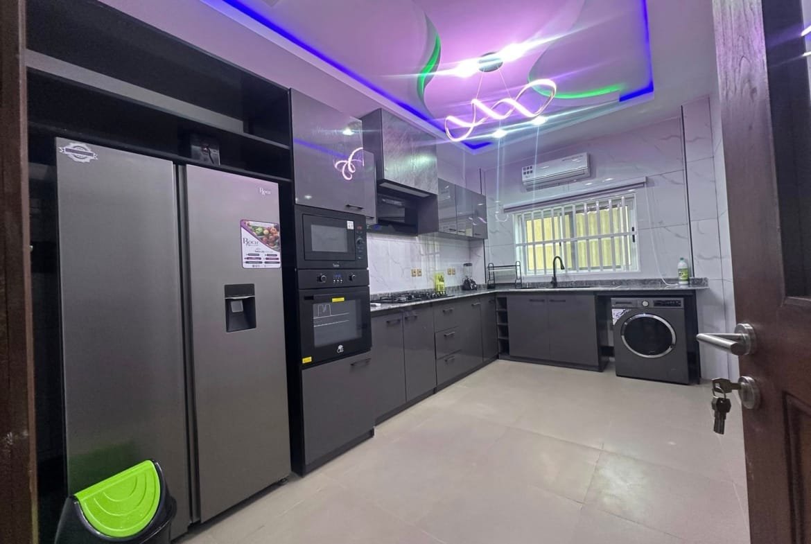 Appartement meublé avec entrée personnelle à Fidjrossè Plage 9
