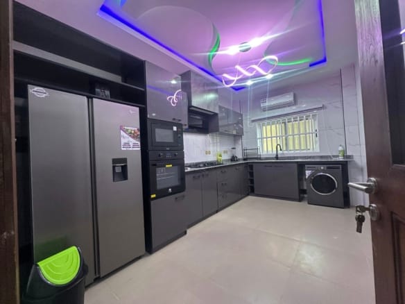Appartement meublé avec entrée personnelle à Fidjrossè Plage 9