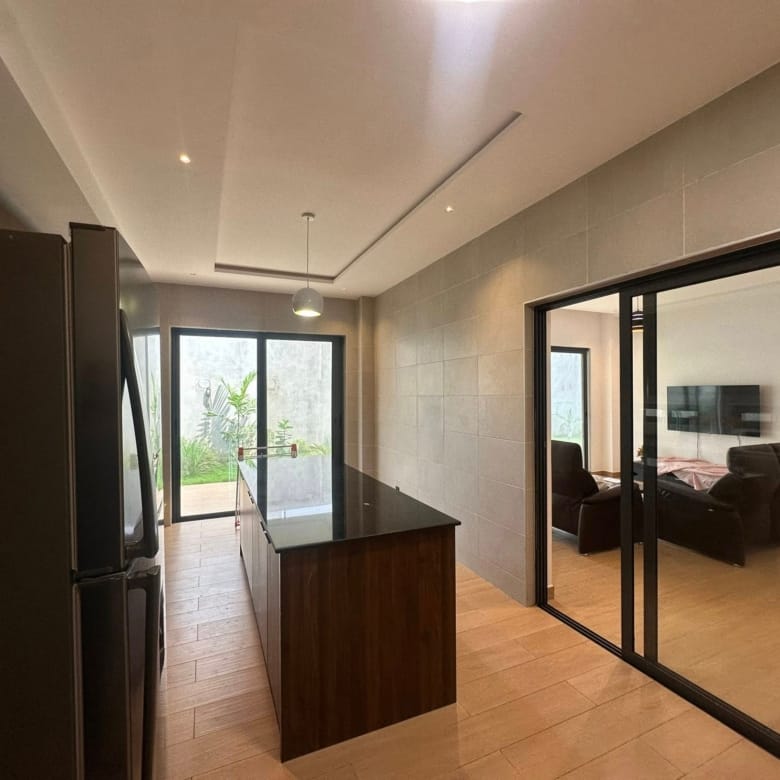Appartement meublé avec jardin à Fidjrossè Plage 11