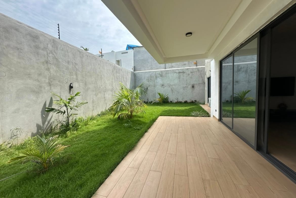 Appartement meublé avec jardin à Fidjrossè Plage