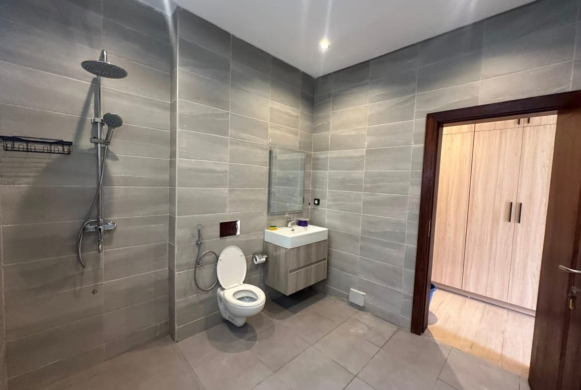 Appartement meublé avec jardin à Fidjrossè Plage 15