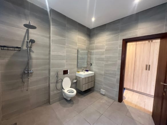 Appartement meublé avec jardin à Fidjrossè Plage 15