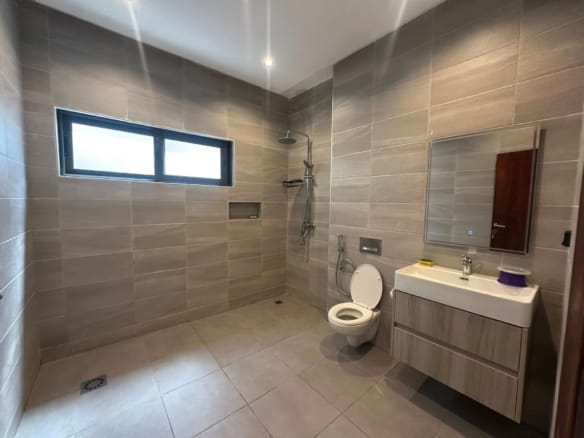 Appartement meublé avec jardin à Fidjrossè Plage 18