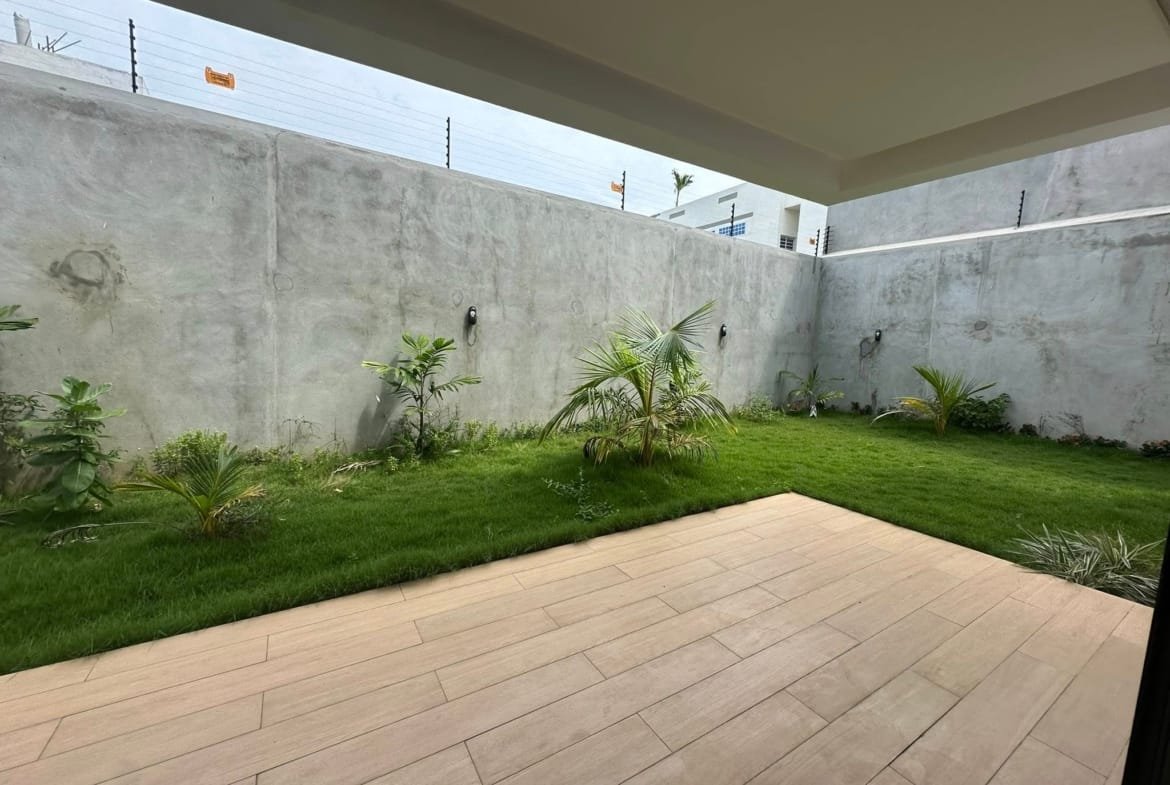 Appartement meublé avec jardin à Fidjrossè Plage 3