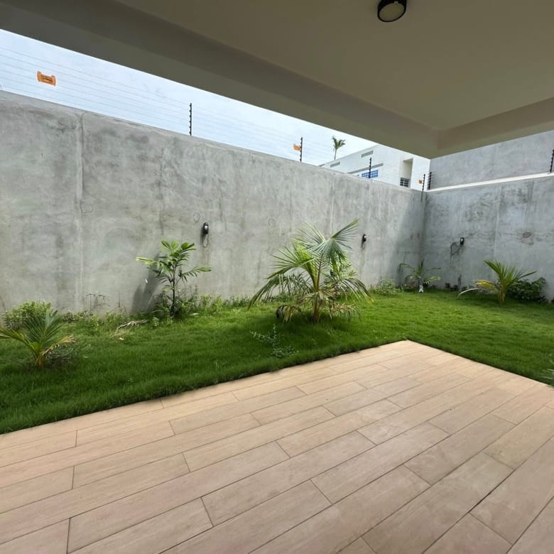 Appartement meublé avec jardin à Fidjrossè Plage 3
