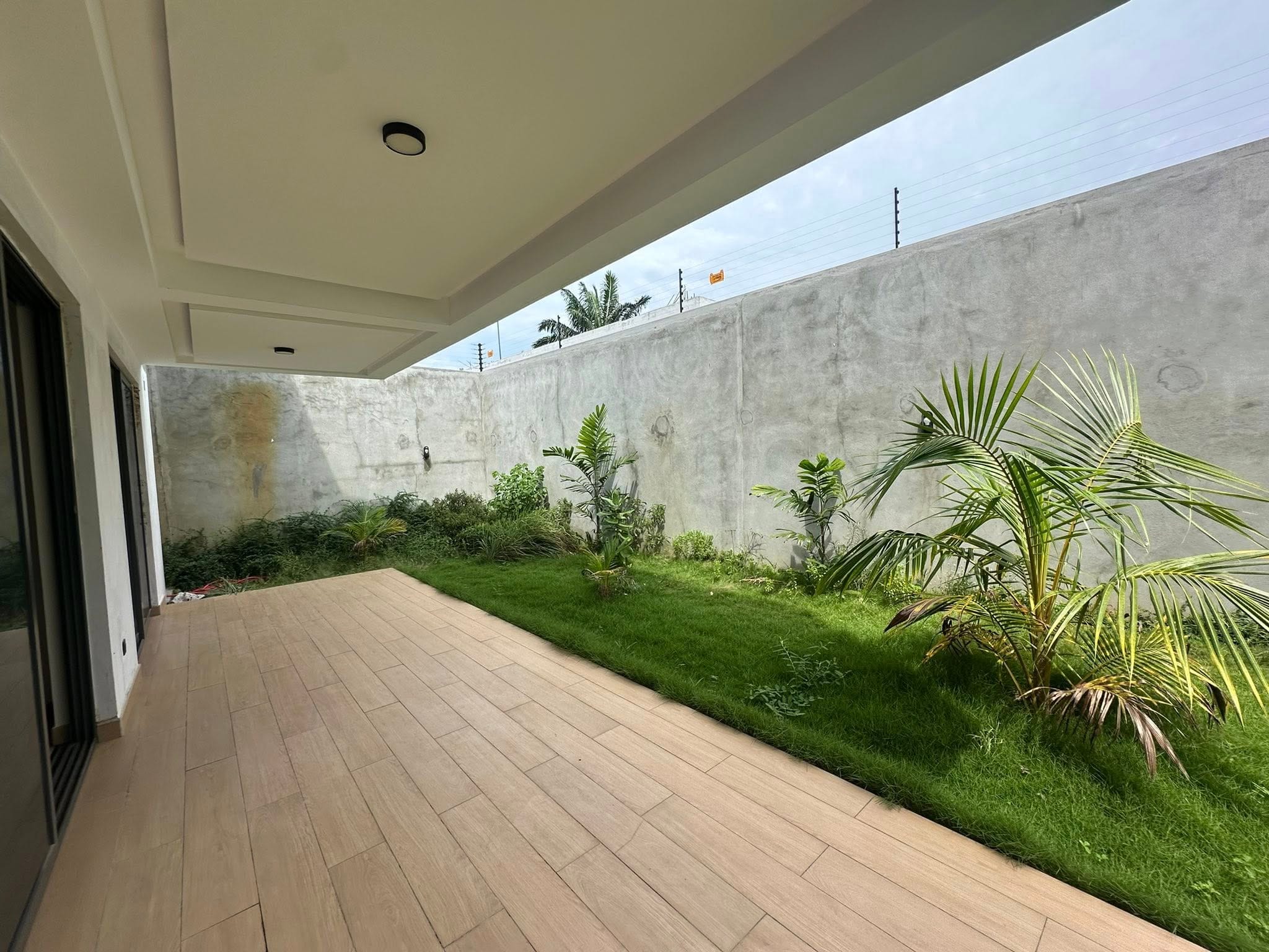 Appartement meublé avec jardin à Fidjrossè Plage 4