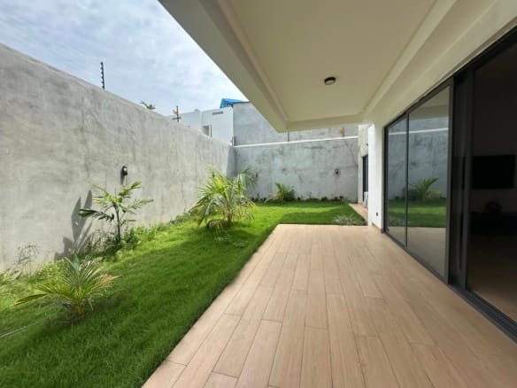 Appartement meublé avec jardin à Fidjrossè Plage