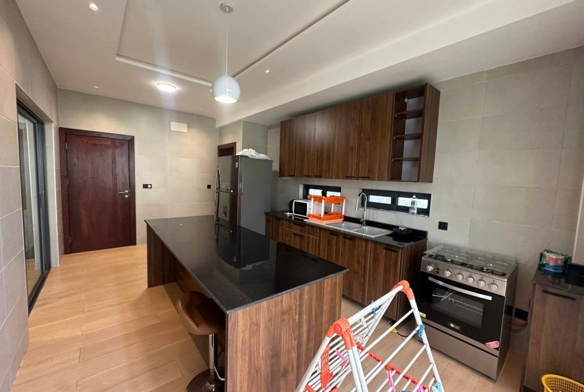 Appartement meublé avec jardin à Fidjrossè Plage 6