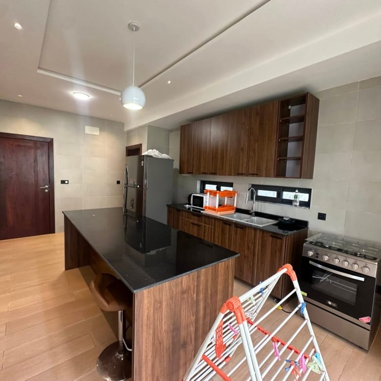 Appartement meublé avec jardin à Fidjrossè Plage 6