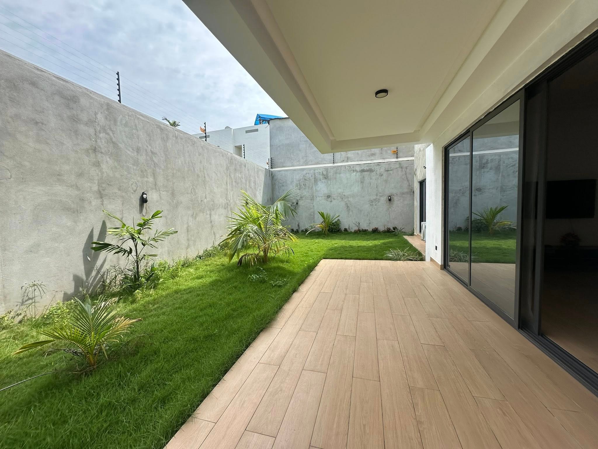 Appartement meublé avec jardin à Fidjrossè Plage