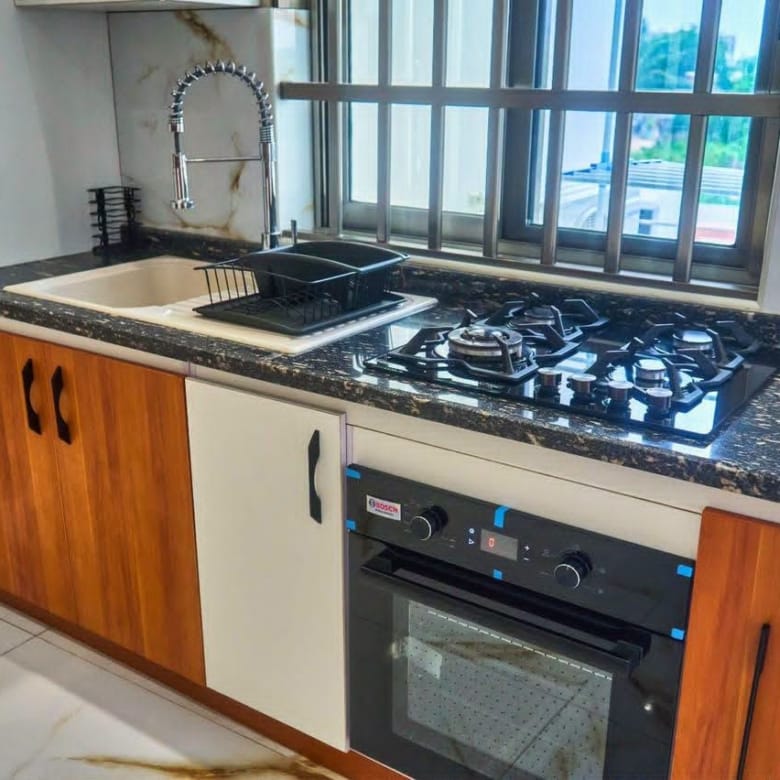 Appartement meublé avec piscine à Fidjrossè Plage 11