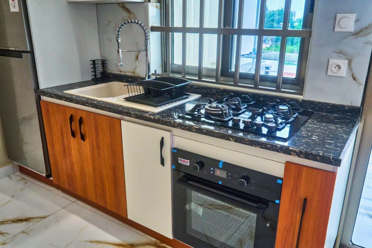 Appartement meublé avec piscine à Fidjrossè Plage 11