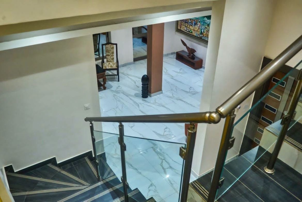 Appartement meublé avec piscine à Fidjrossè Plage 12