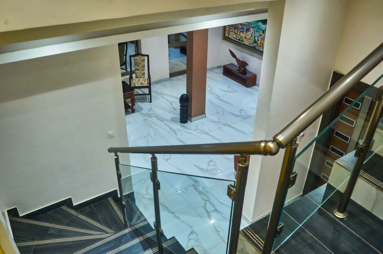 Appartement meublé avec piscine à Fidjrossè Plage 12