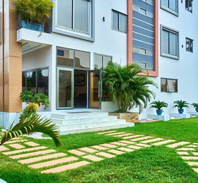 Appartement meublé avec piscine à Fidjrossè Plage 2