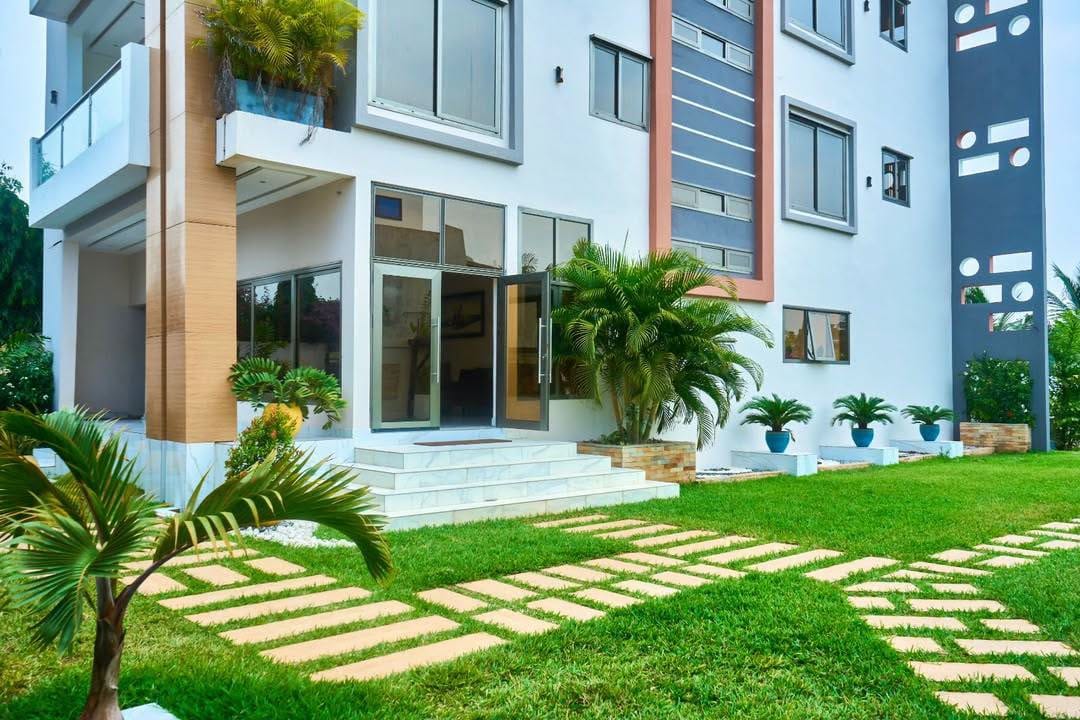 Appartement meublé avec piscine à Fidjrossè Plage 2