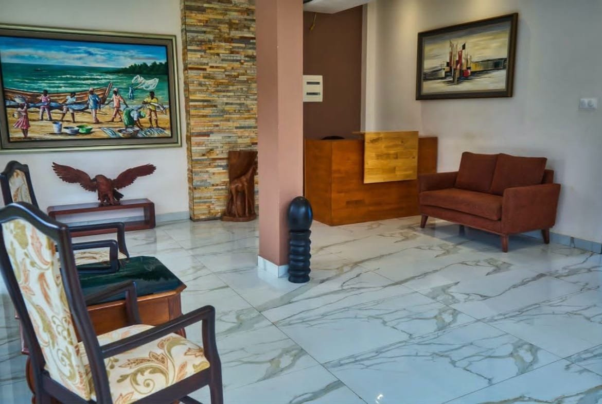 Appartement meublé avec piscine à Fidjrossè Plage 4