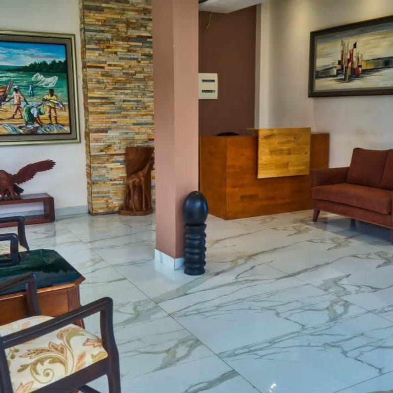 Appartement meublé avec piscine à Fidjrossè Plage 4
