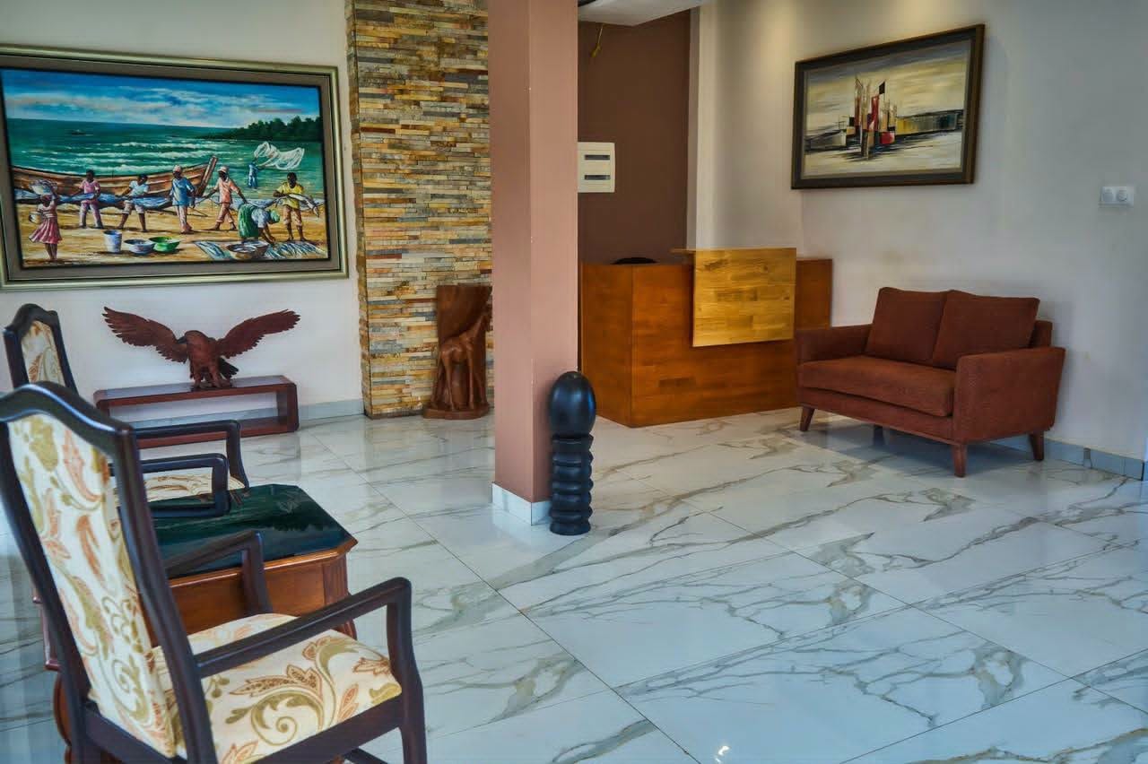 Appartement meublé avec piscine à Fidjrossè Plage 4