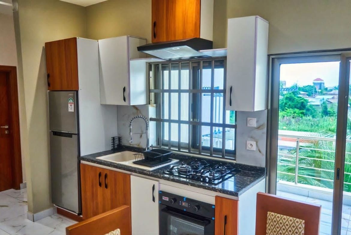 Appartement meublé avec piscine à Fidjrossè Plage 6
