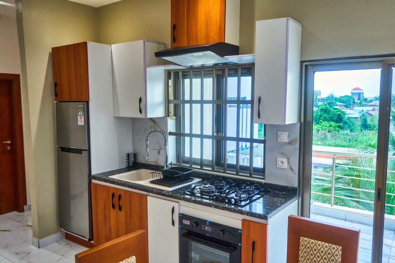 Appartement meublé avec piscine à Fidjrossè Plage 6